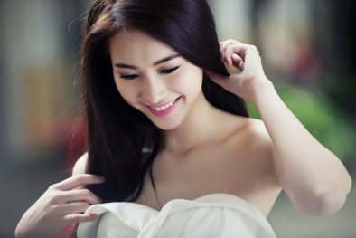 Hoa hậu Thu Thảo khoe vai trần gợi cảm